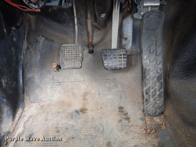 image for item DM2320 1999 Ford F800  crane truck