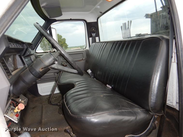 image for item DM2320 1999 Ford F800  crane truck