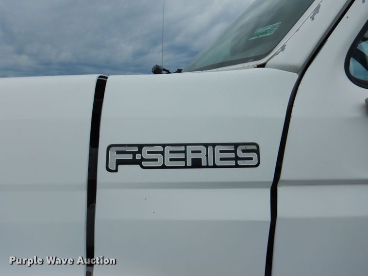 image for item DM2320 1999 Ford F800  crane truck