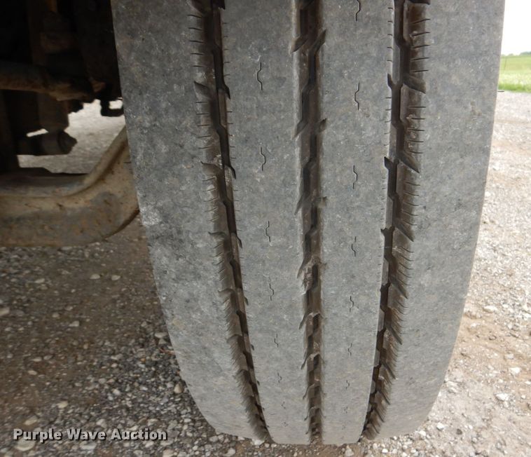 image for item DM2320 1999 Ford F800  crane truck