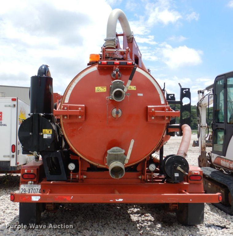 image for item DM2323 2017 Ditch Witch FX65  vacuum excavator