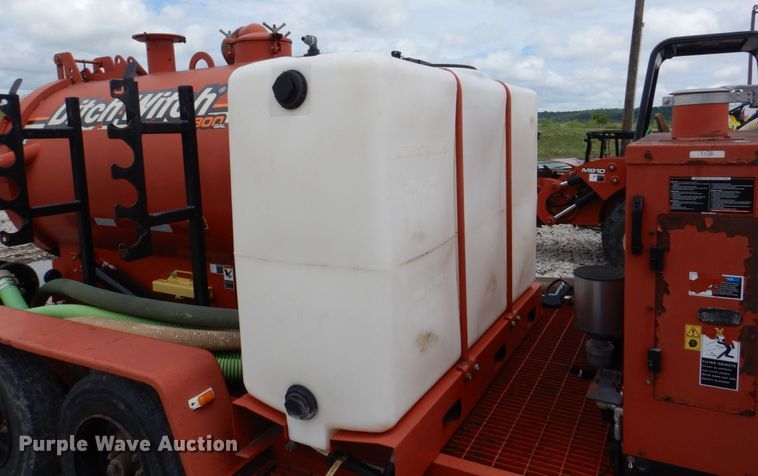 image for item DM2324 2011 Ditch Witch FX30  vacuum excavator