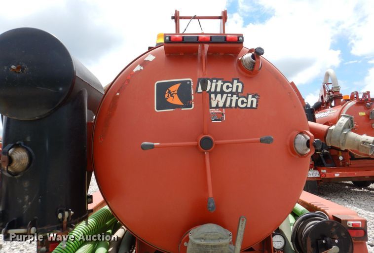 image for item DM2324 2011 Ditch Witch FX30  vacuum excavator