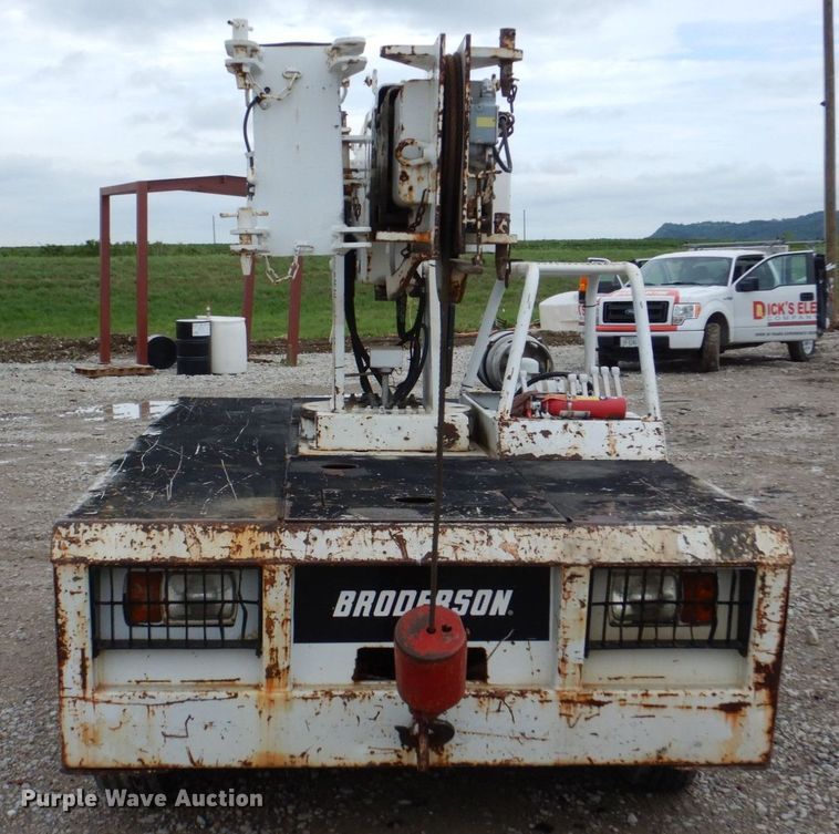 image for item DM2329 1994 Broderson IC-80-2D  crane