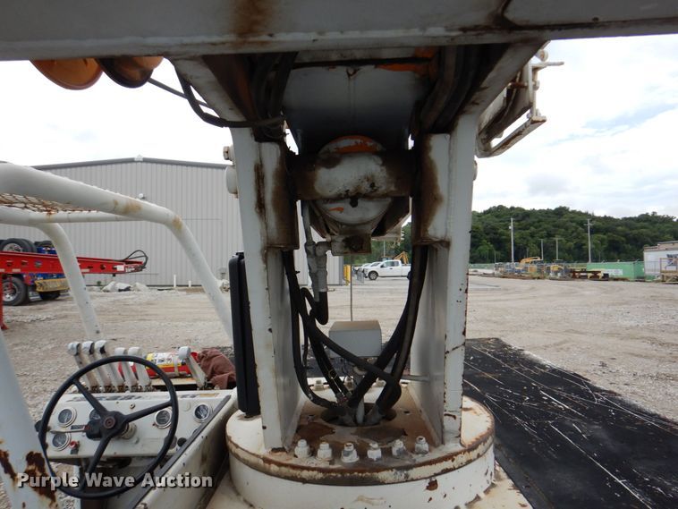 image for item DM2329 1994 Broderson IC-80-2D  crane