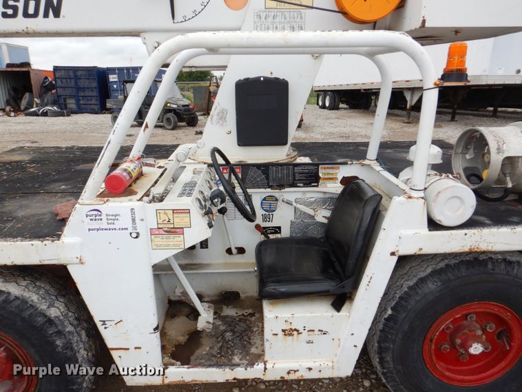 image for item DM2329 1994 Broderson IC-80-2D  crane