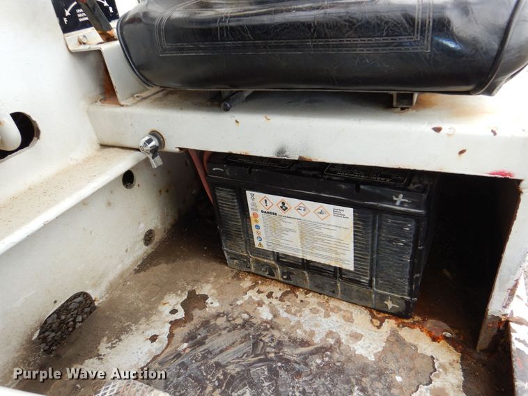 image for item DM2329 1994 Broderson IC-80-2D  crane