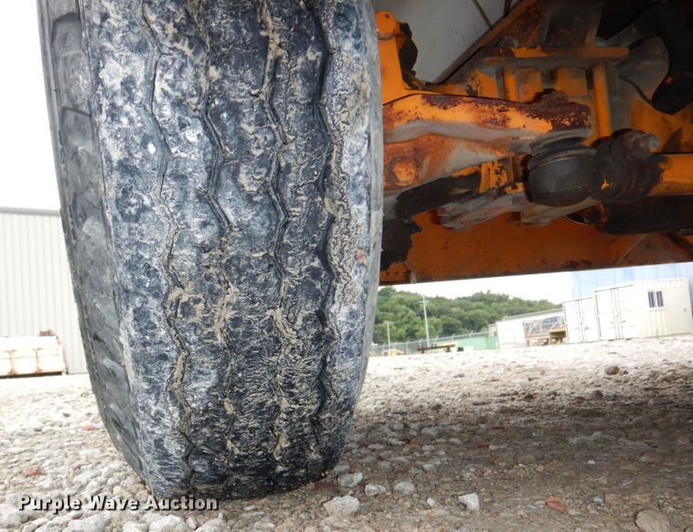 image for item DM2329 1994 Broderson IC-80-2D  crane