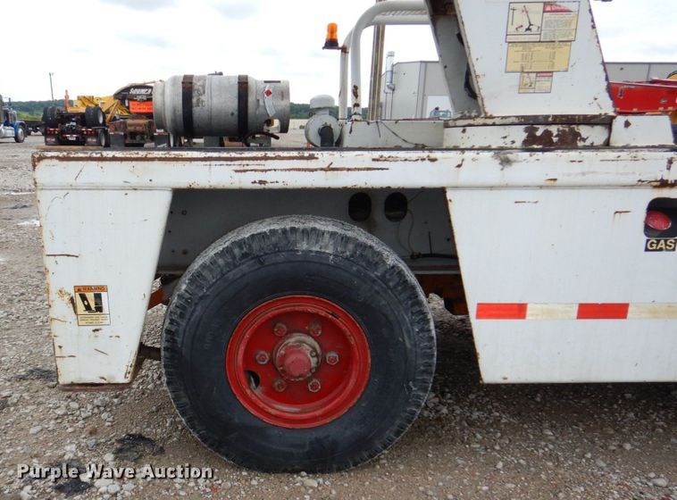 image for item DM2329 1994 Broderson IC-80-2D  crane