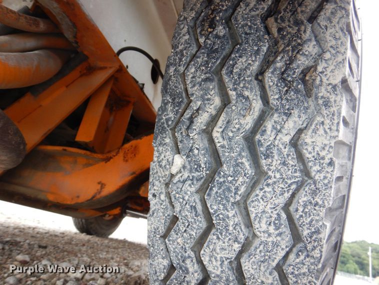 image for item DM2329 1994 Broderson IC-80-2D  crane