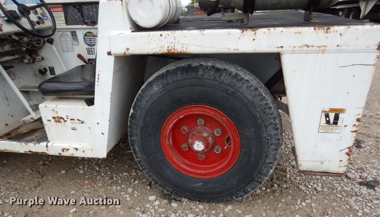 image for item DM2329 1994 Broderson IC-80-2D  crane