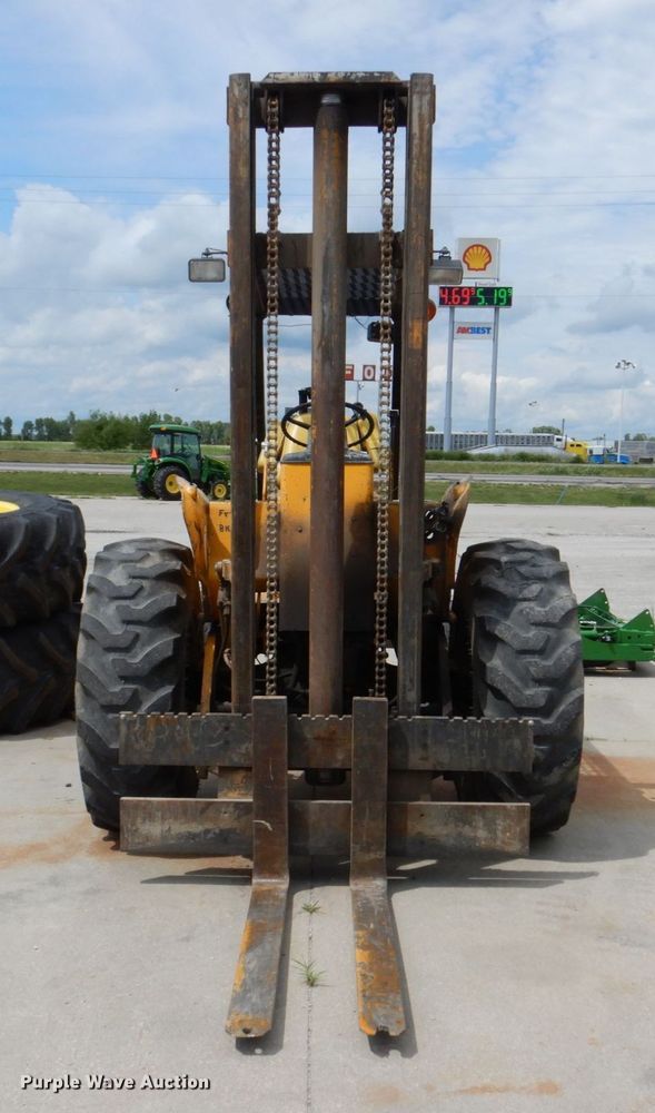 image for item DM2330 John Deere 480-B  forklift