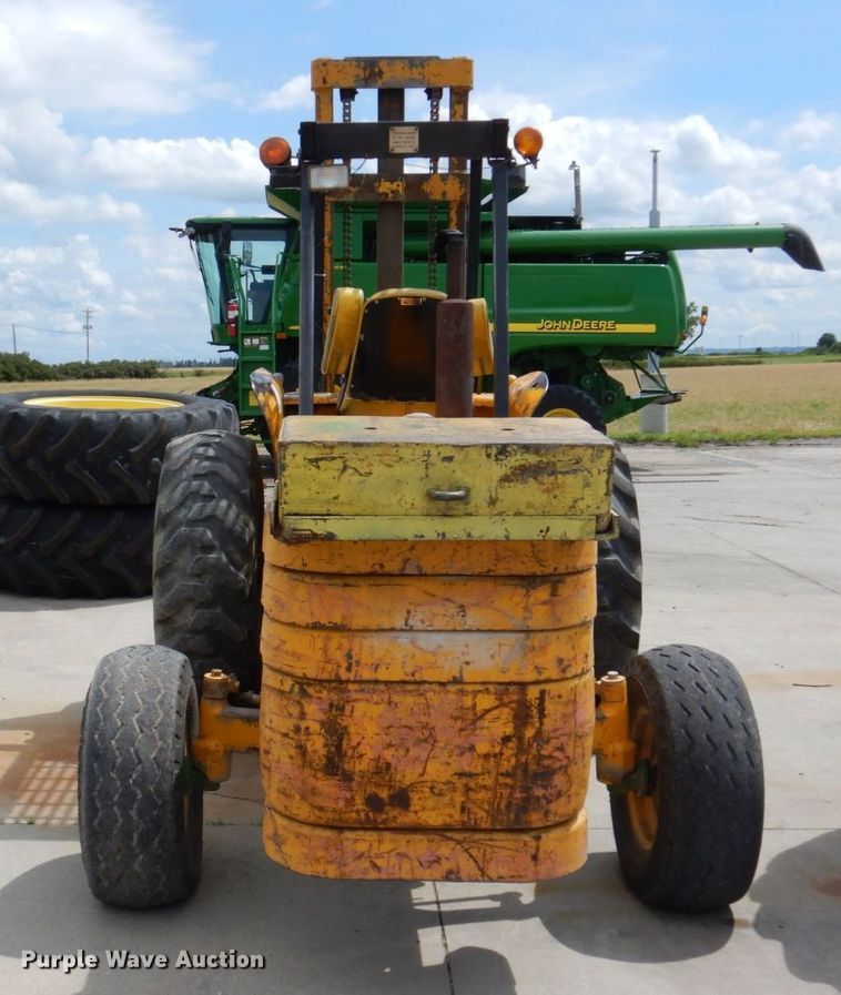 image for item DM2330 John Deere 480-B  forklift