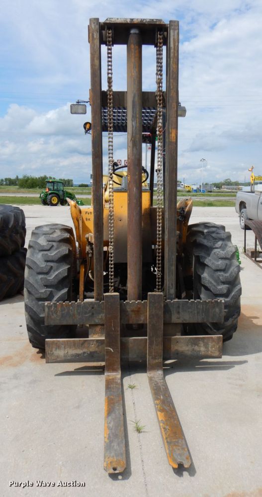 image for item DM2330 John Deere 480-B  forklift