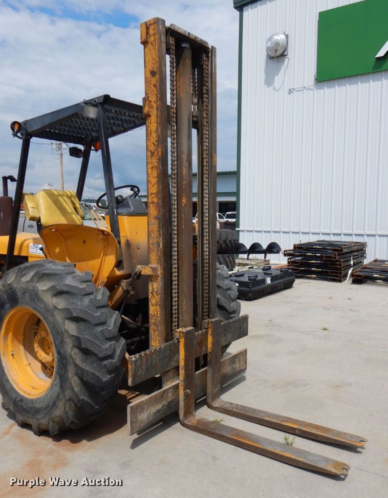 image for item DM2330 John Deere 480-B  forklift