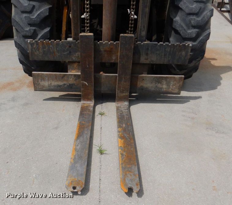 image for item DM2330 John Deere 480-B  forklift