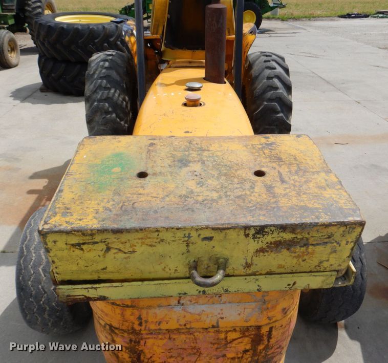 image for item DM2330 John Deere 480-B  forklift