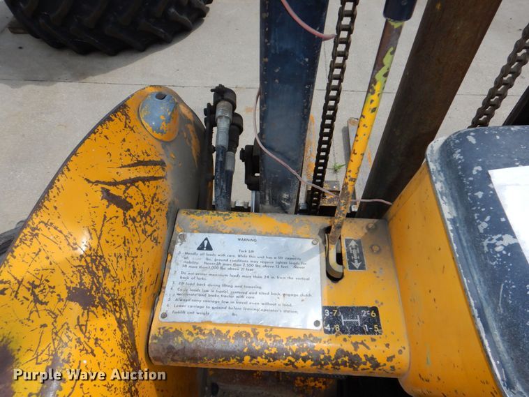 image for item DM2330 John Deere 480-B  forklift