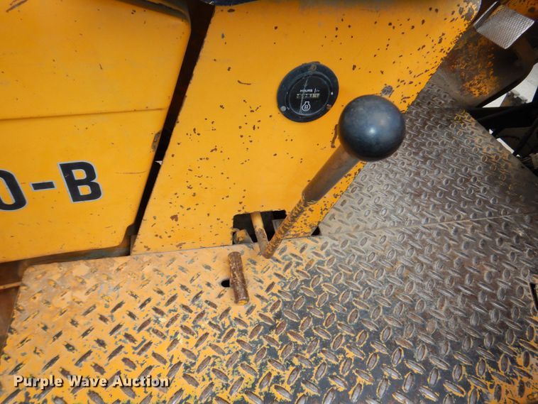 image for item DM2330 John Deere 480-B  forklift