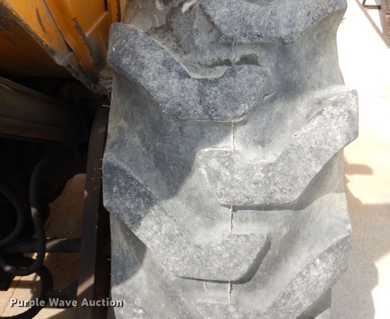 image for item DM2330 John Deere 480-B  forklift