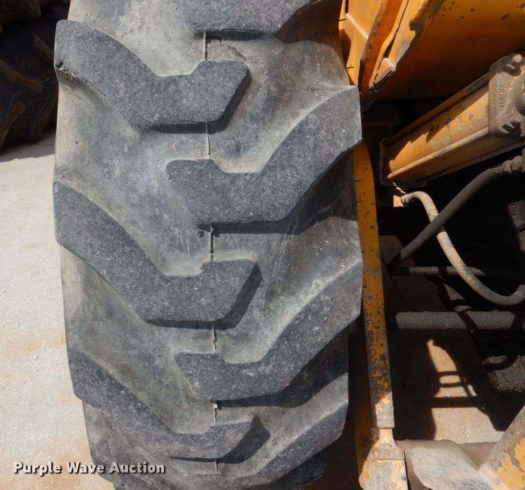 image for item DM2330 John Deere 480-B  forklift