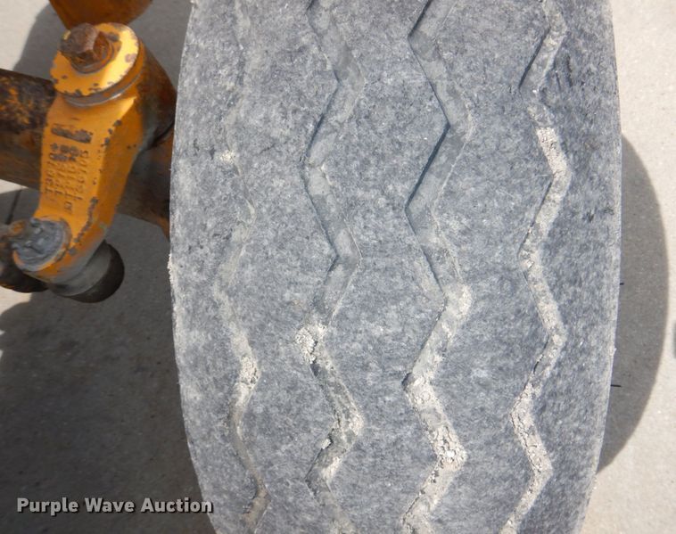 image for item DM2330 John Deere 480-B  forklift