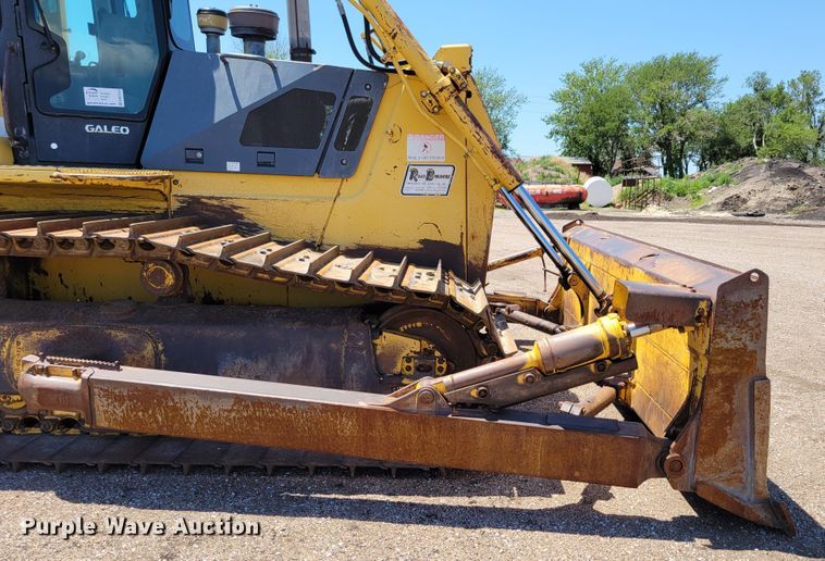 image for item DM2352 2004 Komatsu D65PX-15  dozer