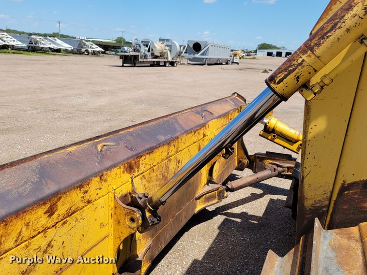 image for item DM2352 2004 Komatsu D65PX-15  dozer