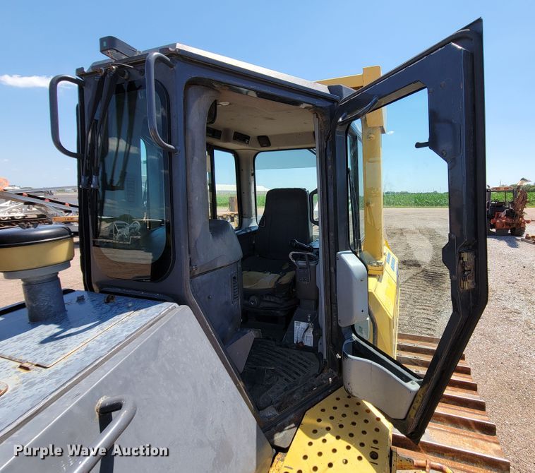 image for item DM2352 2004 Komatsu D65PX-15  dozer