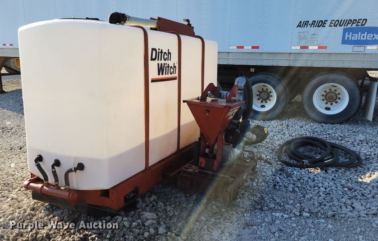 image for item DM2363 2001 Ditch Witch FM13  fluid mixing system