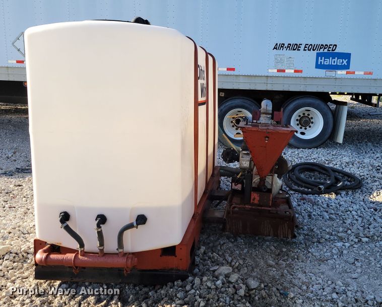 image for item DM2363 2001 Ditch Witch FM13  fluid mixing system
