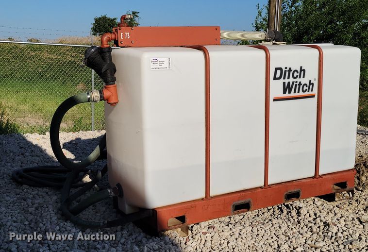 image for item DM2363 2001 Ditch Witch FM13  fluid mixing system