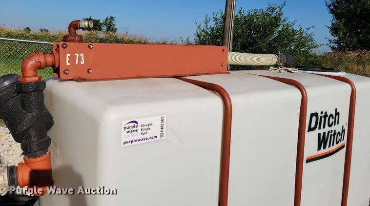 image for item DM2363 2001 Ditch Witch FM13  fluid mixing system