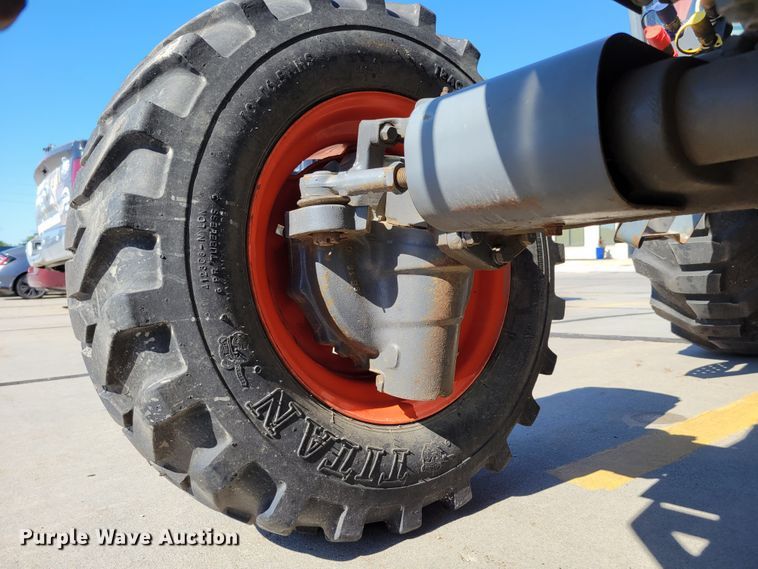 image for item DM2379 Kubota L4240  MFWD tractor