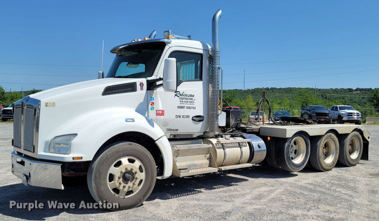 image for item DM4181 2015 Kenworth T880  semi truck