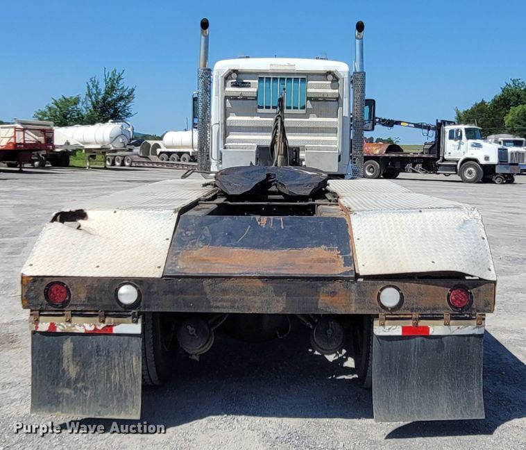 image for item DM4181 2015 Kenworth T880  semi truck