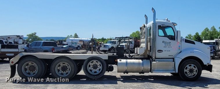 image for item DM4181 2015 Kenworth T880  semi truck