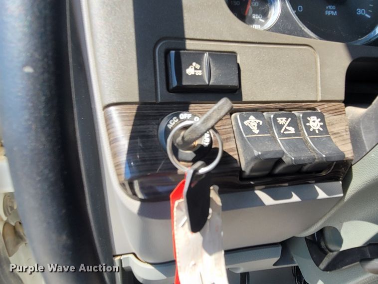 image for item DM4181 2015 Kenworth T880  semi truck