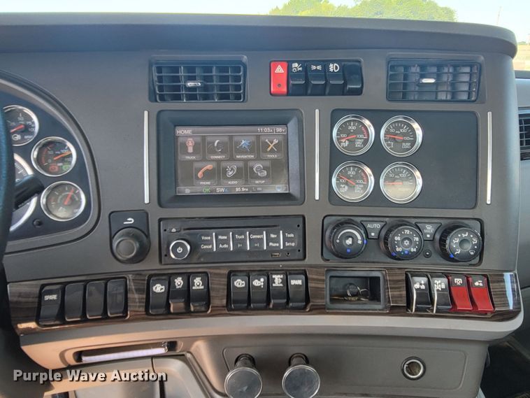 image for item DM4181 2015 Kenworth T880  semi truck