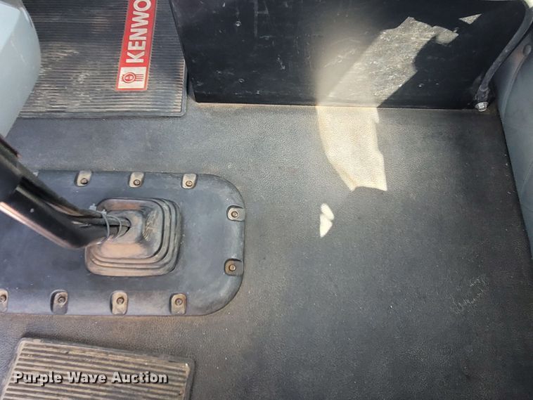 image for item DM4181 2015 Kenworth T880  semi truck