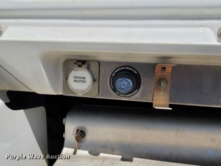 image for item DM4181 2015 Kenworth T880  semi truck