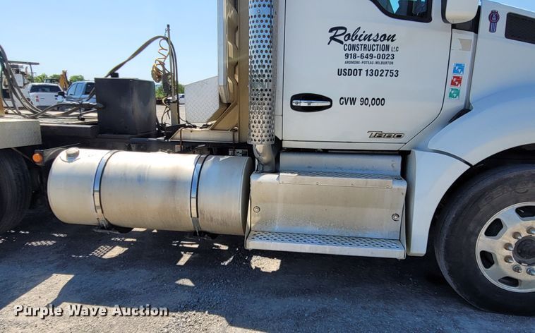 image for item DM4181 2015 Kenworth T880  semi truck