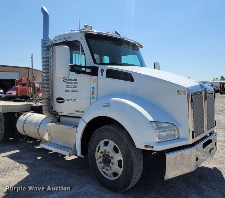 image for item DM4181 2015 Kenworth T880  semi truck