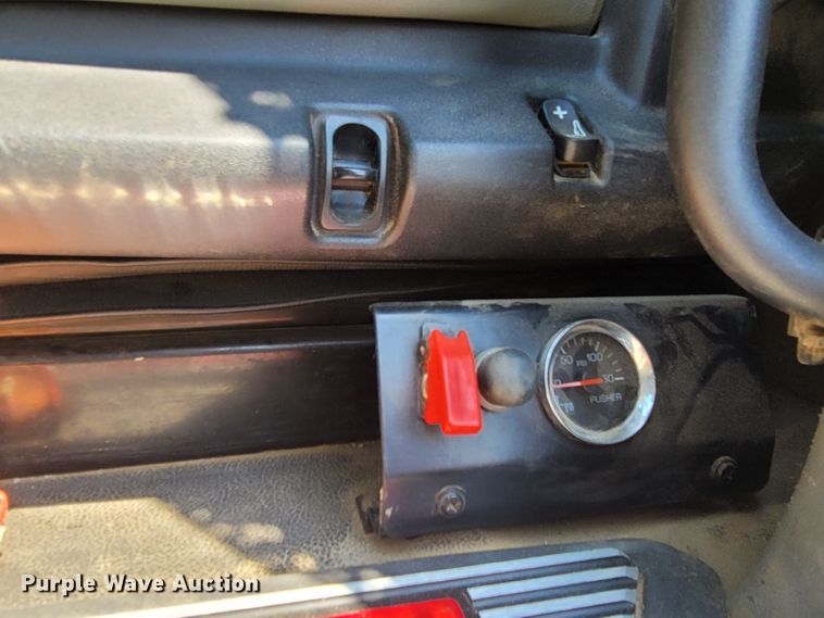 image for item DM4181 2015 Kenworth T880  semi truck