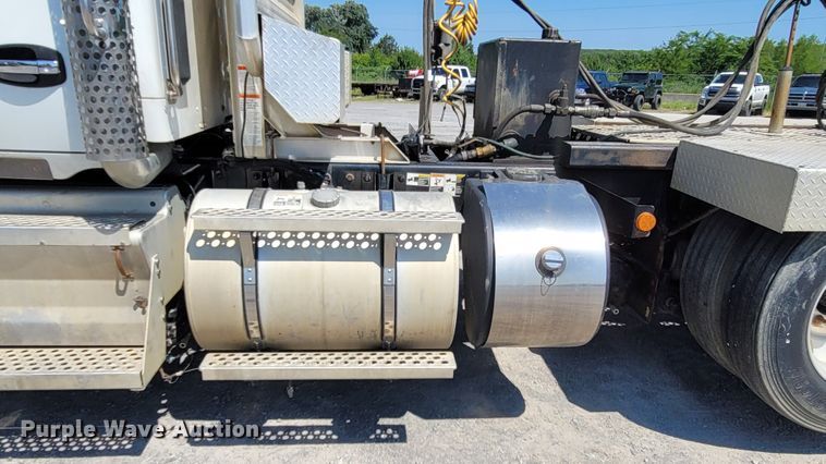 image for item DM4181 2015 Kenworth T880  semi truck