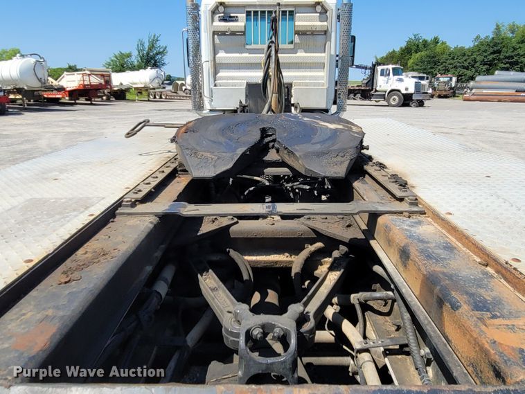 image for item DM4181 2015 Kenworth T880  semi truck