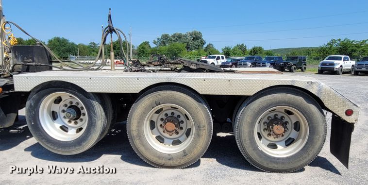 image for item DM4181 2015 Kenworth T880  semi truck