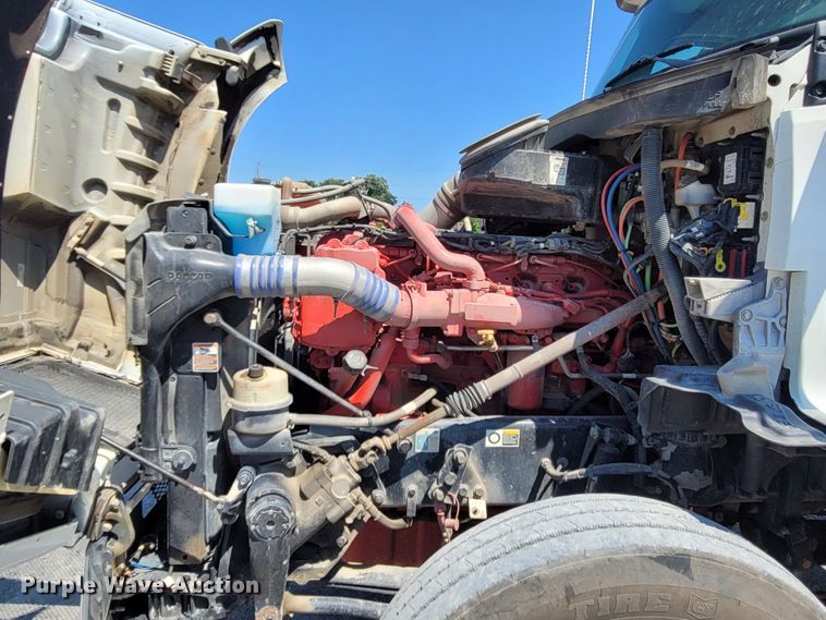 image for item DM4181 2015 Kenworth T880  semi truck