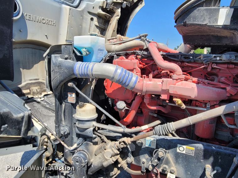 image for item DM4181 2015 Kenworth T880  semi truck