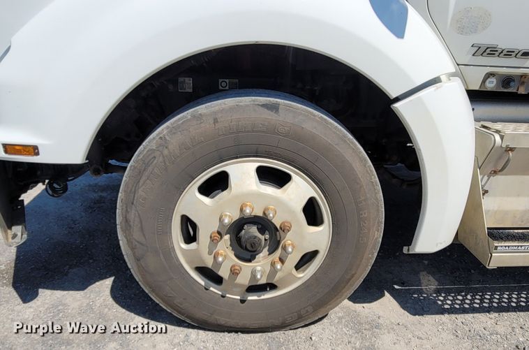 image for item DM4181 2015 Kenworth T880  semi truck